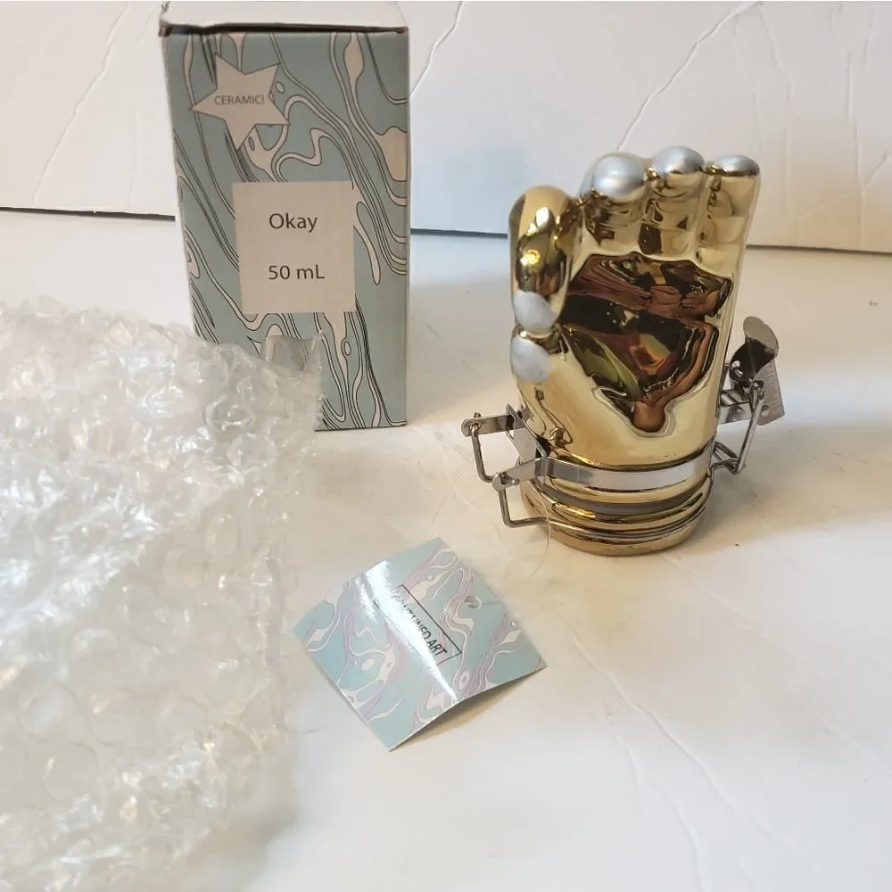 NWB ContainerArt Okay Hand Storage